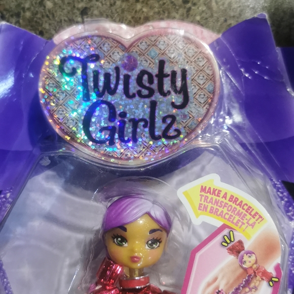 Twistys Girlz Girls Ruby Spark Petz Pets Spin Master Series 2 Doll NWT NEW Twist - Picture 2 of 15